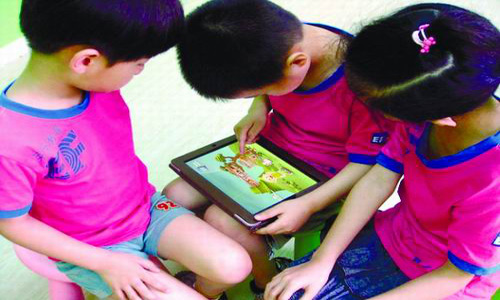 智能手机、ipads成儿童视力杀手 建议贴上91视频直播下载